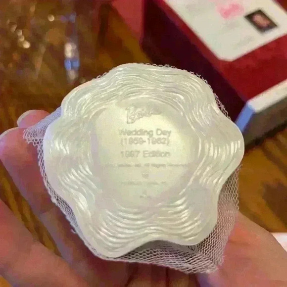 1997 Wedding Day Barbie Ornament - Picture 4 of 6